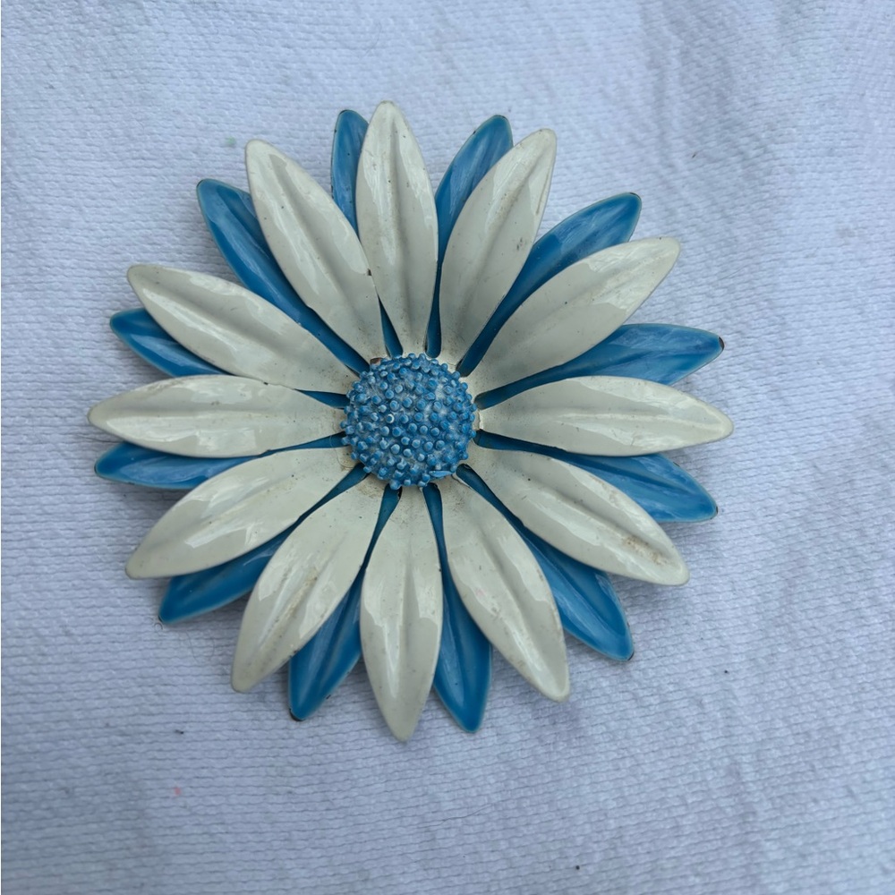Vintage Blue + White Flower Brooch - Picture 2 of 6